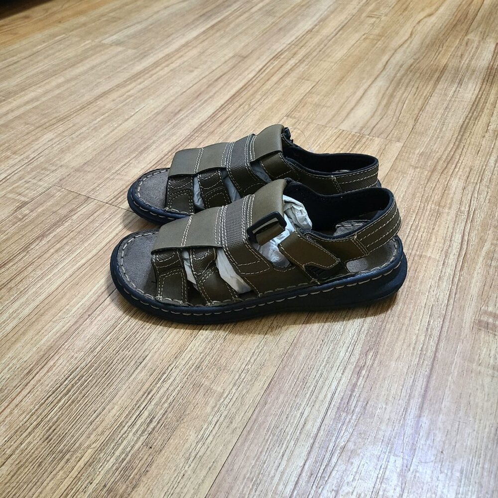 Kids Brown Closed‑Toe Sandals – New With Tags, Size 2.5